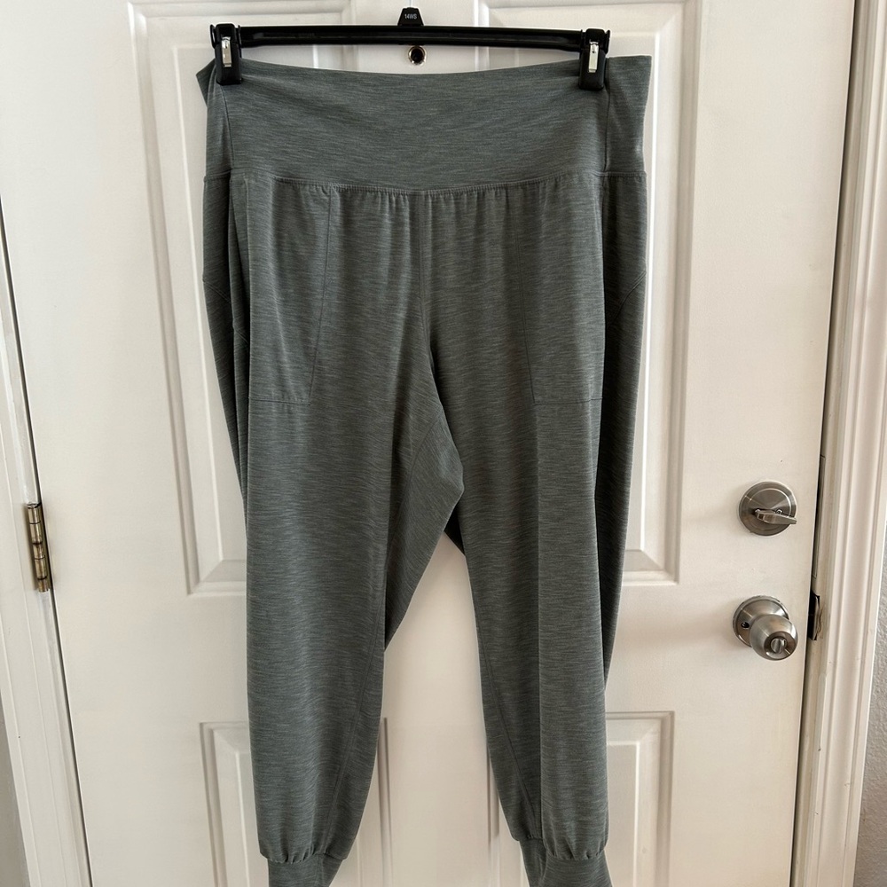 Athleta Salutation Jogger Grey 2X